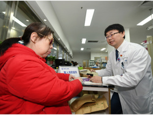 国家药监局征求意见：过渡期各地药品零售企业可差异化配备使用执业药师，查实“挂证”现象将撤销注册证书