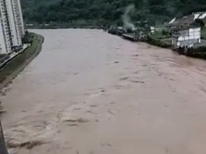 长江、黄河均形成2020年第5号洪水！青衣江雅安段现百年一遇洪水，重庆主城将于19日凌晨迎来长江、嘉陵江洪峰