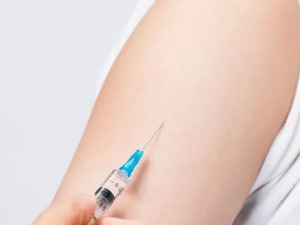 国产新冠疫苗要来了，打两针保护率可达100%！贵吗？你得注射吗？这位董事长讲清楚了