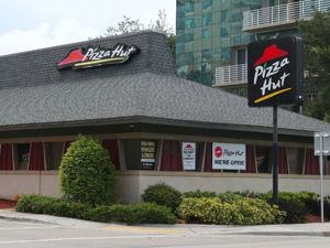 必胜客美国300家店永久关闭，900家店出售，美国最大经销商申请破产