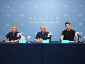 ER6不与特斯拉争一时之鲜 上汽朱军：电动车市场尚未有赢家