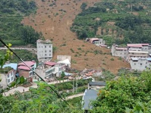 凌晨突发！四川雅安富泉镇发生山体滑坡，已致8人失联、1人受伤