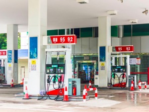 油价上调！明日起加满一箱油多花3.5元 发改委：短期国际油价将维持震荡态势