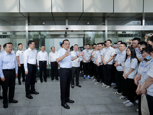 李克强在重庆考察：西部地区要更大担负起承接东部产业转移的重任