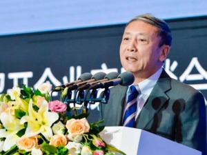 中国社科院副院长蔡昉：需警惕全球经济陷入低通胀率、低利率、低经济增长率的“三低”状态