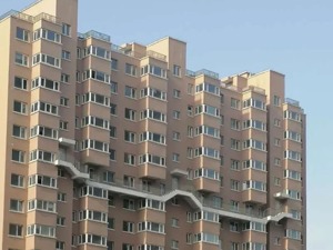 买房8年后，还得再补13万才交房！业主把开发商告了，法院却这样判