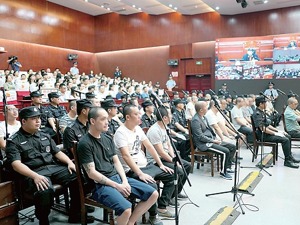 触目惊心！四川“饶氏兄弟”涉黑案腐蚀大量公职人员，自贡市原副市长曾明全等86人被查处，32人被判刑
