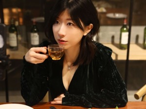 “我白天是公司的总监，晚上讲脱口秀”，李诞每次看她的表演都有“压迫感”