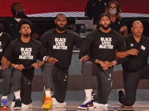 NBA球星罢赛抗议种族歧视！特朗普支持者让詹姆斯“搬去中国”，特朗普女婿批评：罢赛还不是因为你们有钱
