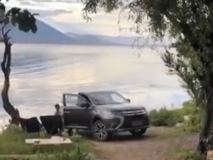 洱海边洗车被罚2000元！游客：洱海水质很好可以洗车