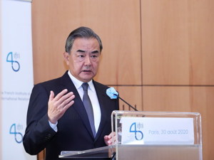 怎样才能避免发生“新冷战”?王毅回应：中美不是权力之争，美国现在站在历史的错误一边