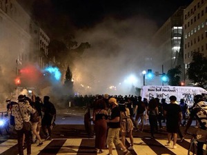 特朗普支持者与抗议者在波特兰街头上演混战，特朗普怒发4推：市长是一个傻子！拜登也发声了