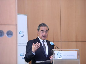怎样避免中美发生“新冷战”？如何看待中印关系？王毅最新解答