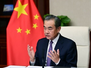 王毅：疫苗不应被任何国家所垄断和专享