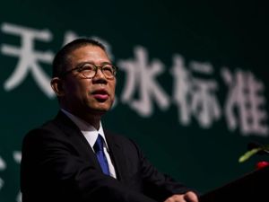 超越马云，也超越马化腾！他搬了24年泉水，刚刚成为中国首富，身家3963亿