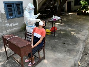 13天增加100万病例，疫情蔓延到农村！专家：印度穷人要么“立即死亡”，要么“死亡随时到来”