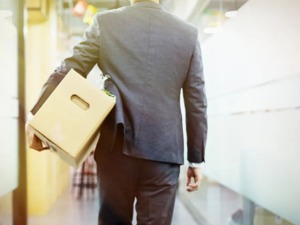 这家上市公司发不出工资，高管纷纷走人！年薪6万多的董事长一人身兼四职...