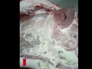 云南通报中学食堂食物变质调查结果：县教体局局长辞职，网传视频真假相参