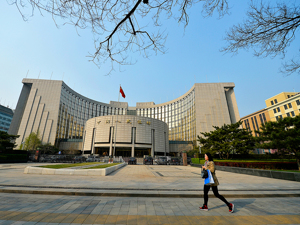 美联储明确继续维持货币宽松立场 专家：我国货币政策不会“闻美起舞”
