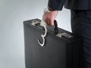 敲诈勒索、非法拘禁、容留他人吸毒…A股公司实控人被控11宗罪，曾一手缔造百亿涉黑帝国