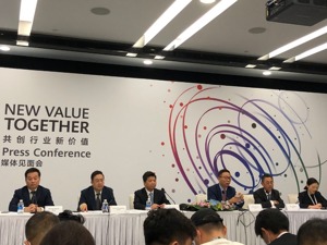 华为轮值董事长郭平回应储芯、造芯等热点问题：手机芯片正积极寻找办法