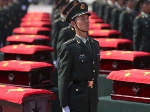英雄，祖国接你们回家——第七批在韩志愿军烈士遗骸迎接安葬记