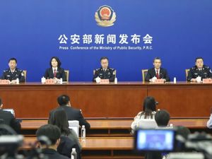 “碰瓷党”哭了！国家明确定义“碰瓷”，诈骗罪、抢劫罪、盗窃罪…法律将严惩