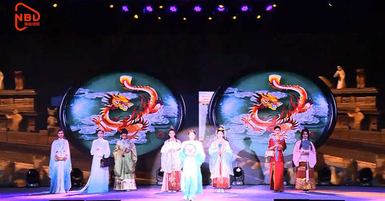 成都新经济“双千”发布会 丨“非遗新说”T 台秀 