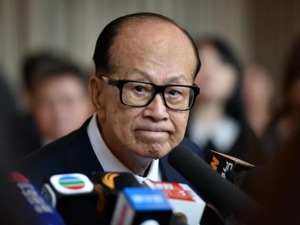 股价一年跌去60%！李嘉诚海外投资再踩雷，还丢掉了香港首富宝座