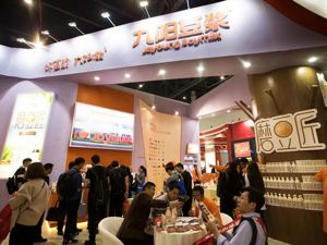 又有白马股闪崩！300亿小家电龙头跌停，你家做早餐可能经常用它