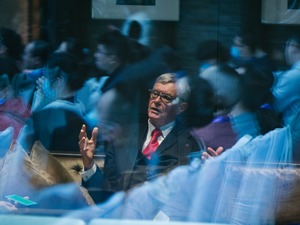 同一天 两场国际性会议 成都释放出怎样的发展逻辑？