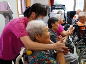 实施积极应对人口老龄化国家战略！全国老龄办原副主任阎青春：重视医养结合、康养结合和护养结合