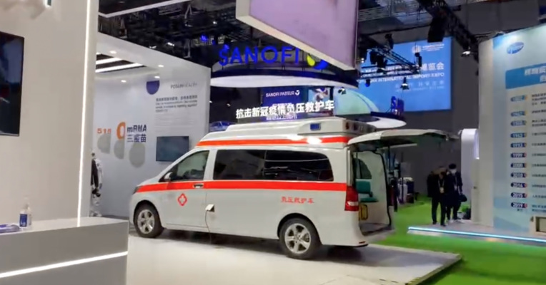 每经记者逛进博丨新冠肺炎疫苗研发有进展：复星mRNA疫苗受试者感觉良好 阿斯利康年内将启动国内临床试验 