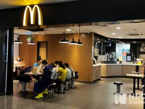 麦当劳第三季度净利润同比增加10% 中国市场可比销售仍呈负增长