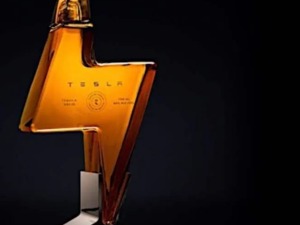 特斯拉开始卖酒了，几小时就售罄，空瓶子都能卖9000多……