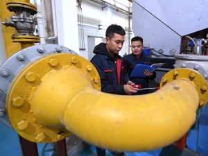 今年采暖季如何保供？发改委：“南气北上”增加供应 可动用储气量涨50亿立方米