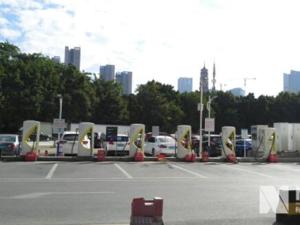 新能源车热销背后：充电桩赚钱难 运营商不再“抢建” 