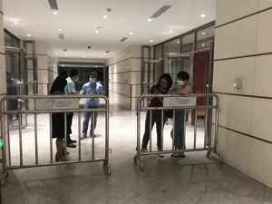买入账面浮盈就是500万，深圳现象级红盘热销背后