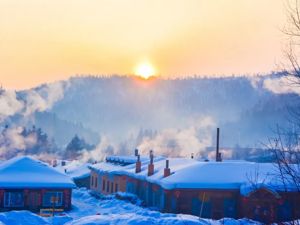雪乡为“15元烤肠”喊冤：泰山顶的矿泉水贵不贵？有人实地探访：价格感人，直接上热搜！