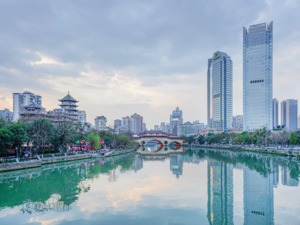 今天不谈GDP，谈谈城市里那些“小事”
