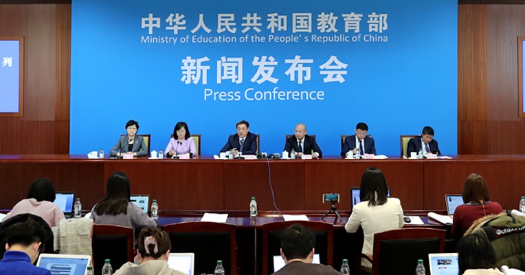 教育部回应家长批改作业：要求家长批改作业发现一起严处一起