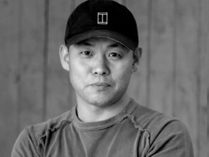 韩国著名导演金基德因新冠去世，2020年已有上百位明星倒在病毒之下…