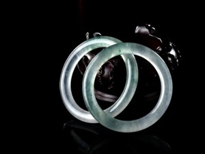 他靠赌石一度成云南首富，创立的公司如今手握82亿玉石却资不抵债，未来两天定退市生死创立的公司如今手握82亿玉石却资不抵债，未来两天定退市生死