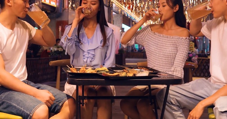 白领夜宵报告：小吃和烧烤成白领最爱 你外卖最爱点什么？