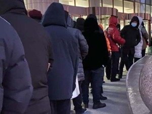 凌晨6点，在东北零下20℃的室外，排队一个半小时缴社保费，为什么会这样？