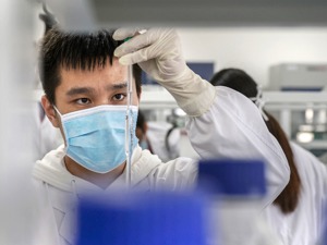 多家上市药企上马新冠疫苗生产线 疫苗产能竞赛开打？