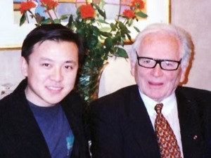 法国著名设计师皮尔·卡丹去世 友人缅怀：他引领了欧亚时尚的交汇融合