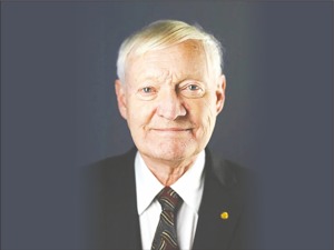 每经专访诺贝尔化学奖得主阿希姆·弗兰克：没有自上而下的干预，科研会更具有创造力