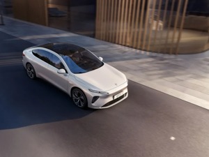 ModelY秀价格、ET7秀“肌肉”，特斯拉、蔚来开启新年“双响炮”，产业链受益“迎头彩”，新能源车市2021年还有更大惊喜？