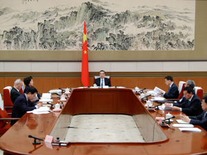 李克强主持召开国务院常务会议：坚决制止涉企乱收费等